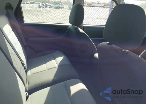 2006 Ford Escape Xls/Xls Manual z USA, uszkodzony, nr VIN 1FMYU02Z16KB98289